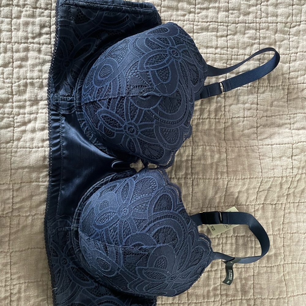Elegant Lace Underwire Bra - Navy
